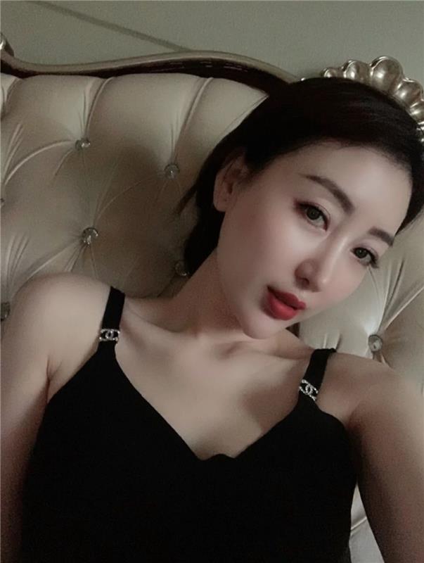 南京名媛，身材颜值一绝，很温柔